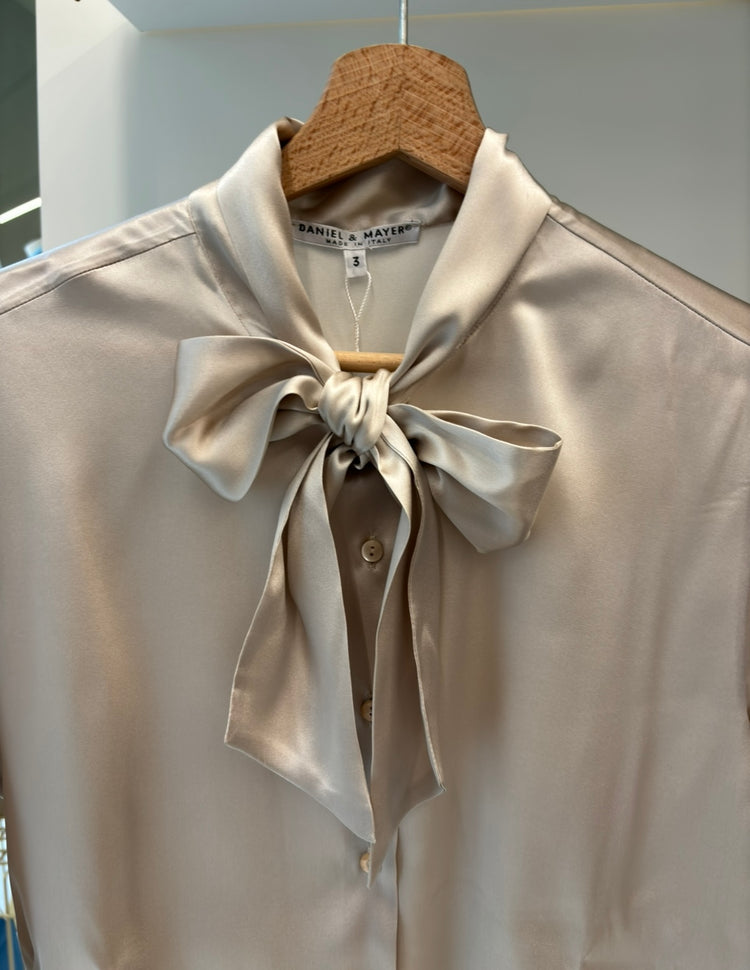 DANIEL & MAYER - CAMICIA IN SETA - BEIGE CON FIOCCO