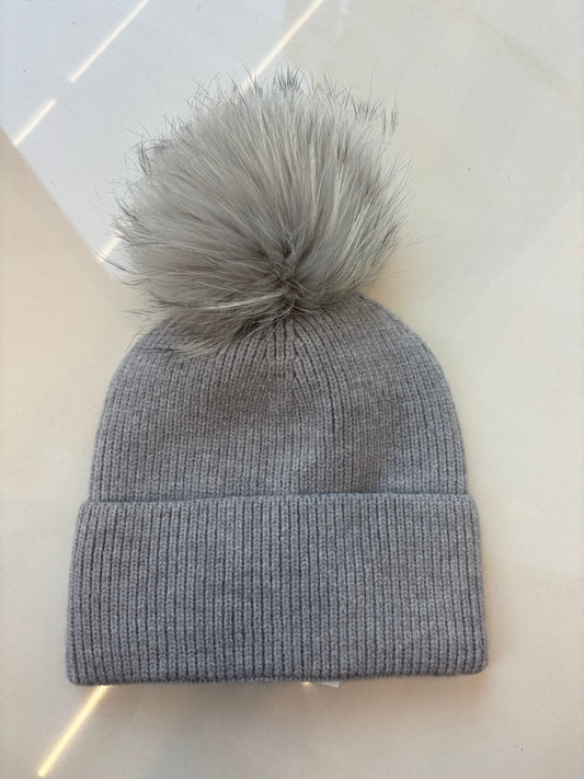 BERRETTA CON PON PON E RISVOLTO - SKIE - GRIGIO CHIARO