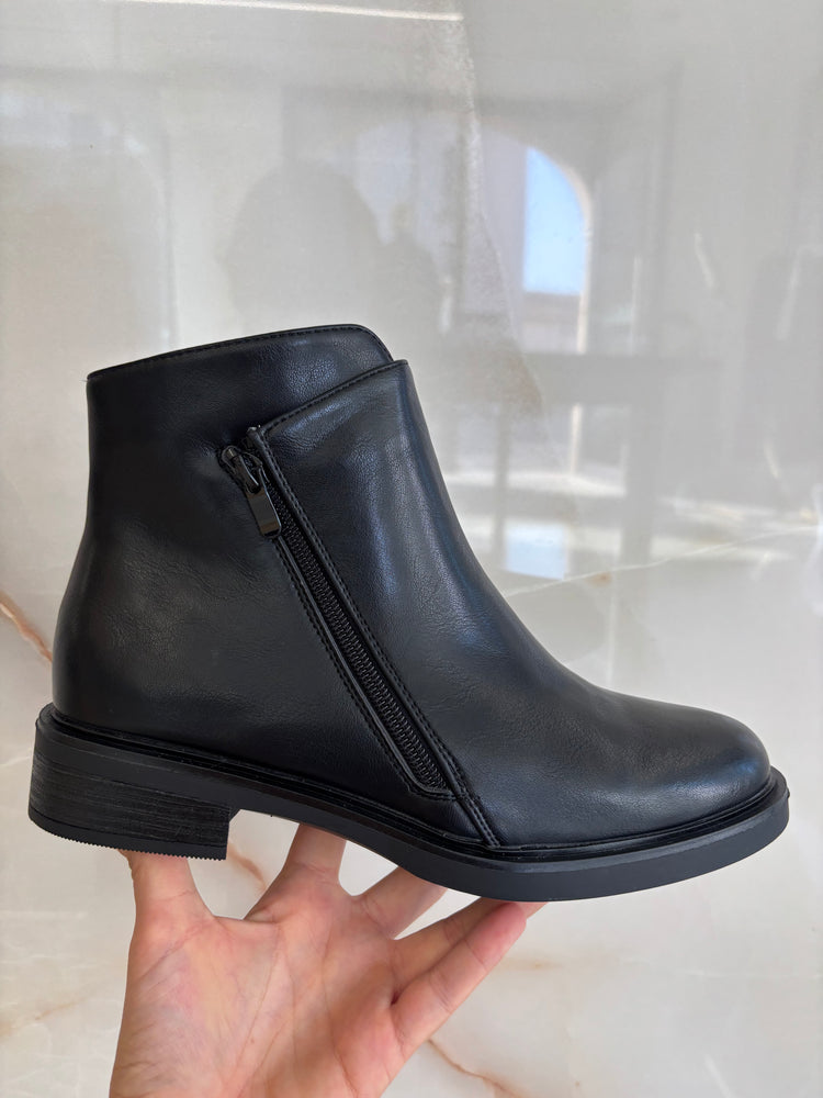 STIVALETTO BASSO ASIMMETRICO - NERO