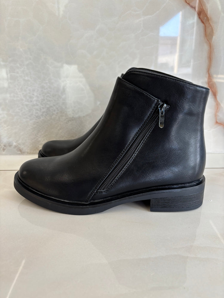 STIVALETTO BASSO ASIMMETRICO - NERO