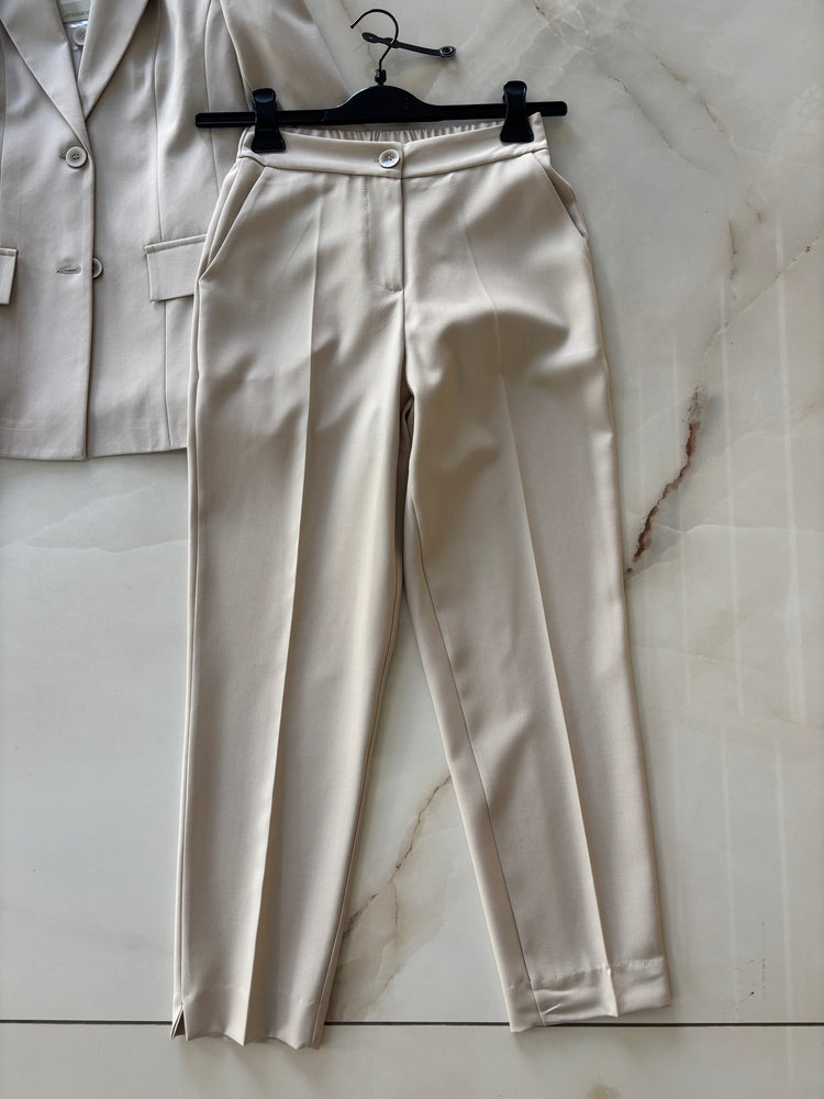 Carmen - Completo con fiocco - Taglio uomo  - Beige