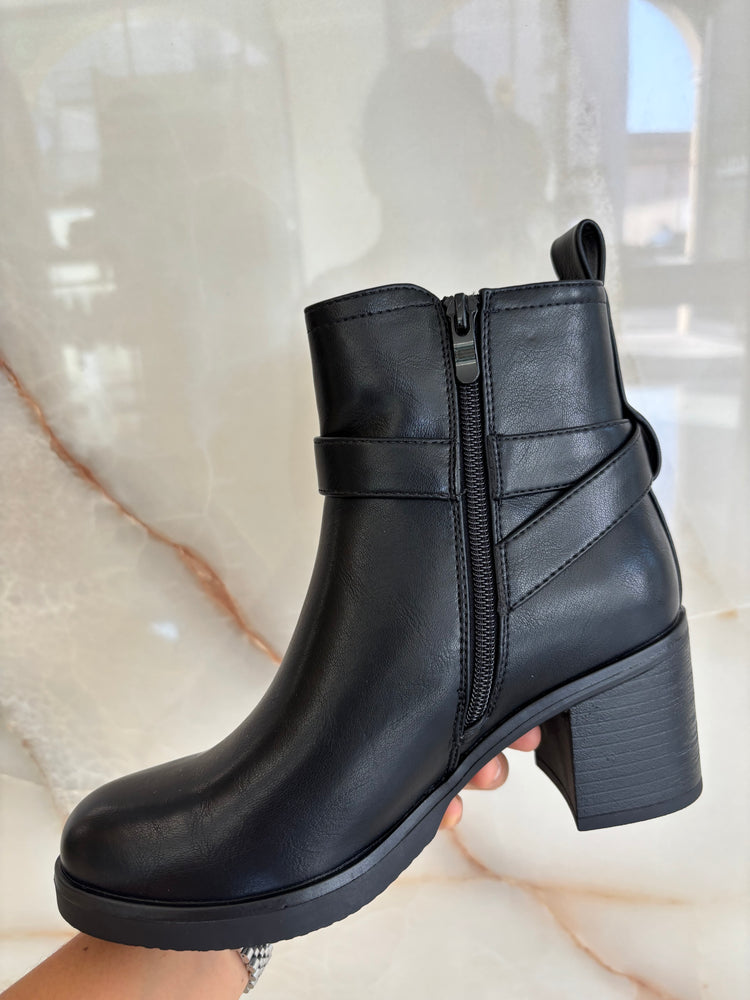 STIVALETTO TACCO QUADRATO - NERO