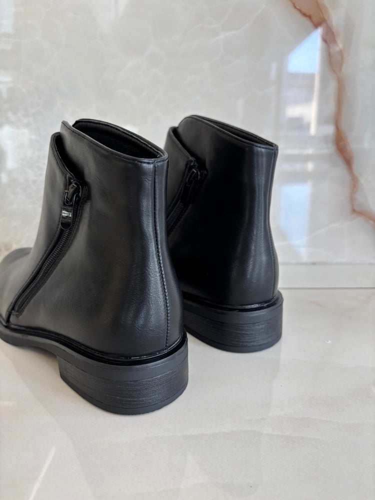 STIVALETTO BASSO ASIMMETRICO - NERO