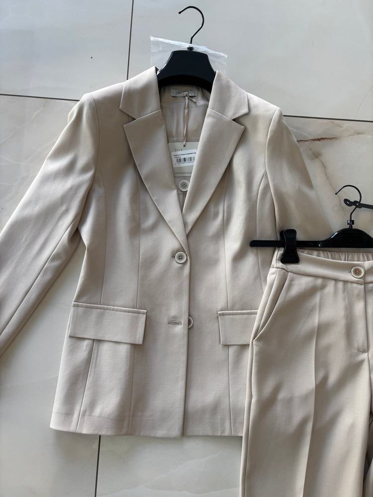 Carmen - Completo con fiocco - Taglio uomo  - Beige
